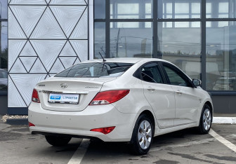 Подержанный автомобиль Hyundai Solaris Sedan 2015 года (5 фото)