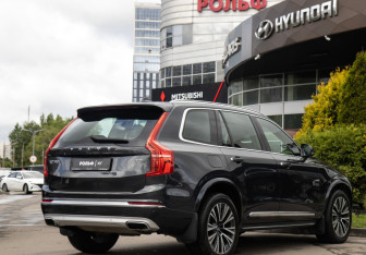 Подержанный автомобиль Volvo XC90 2021 года (4 фото)