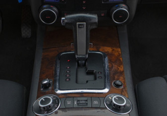 Подержанный автомобиль Volkswagen Touareg 2008 года (16 фото)