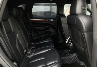 Подержанный автомобиль Porsche Cayenne 2015 года (25 фото)