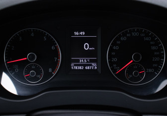 Подержанный автомобиль Volkswagen Jetta Sedan 2014 года (12 фото)