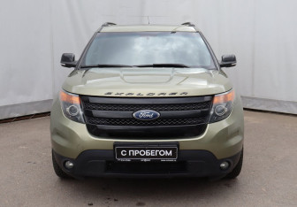 Подержанный автомобиль Ford Explorer 2014 года (2 фото)