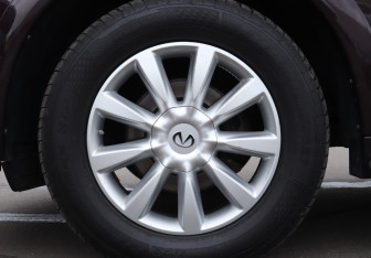 Подержанный автомобиль Infiniti QX56 2011 года (26 фото)