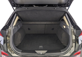 Подержанный автомобиль FAW Bestune T77 2023 года (14 фото)