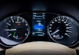 Подержанный автомобиль Nissan X-Trail 2016 года (13 фото)