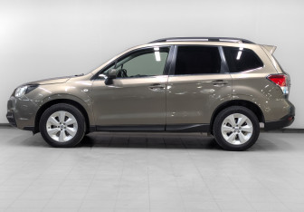 Подержанный автомобиль Subaru Forester Suv 2017 года (8 фото)