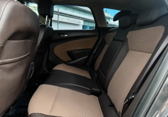 Подержанный автомобиль Opel Astra Wagon 2012 года (13 фото)