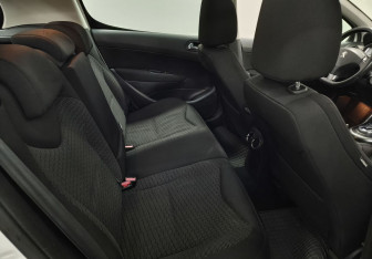 Подержанный автомобиль Peugeot 308 Hatchback 2011 года (13 фото)