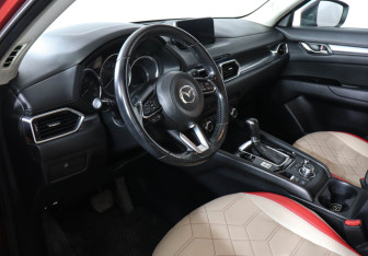 Подержанный автомобиль Mazda CX-5 2018 года (9 фото)
