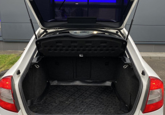 Подержанный автомобиль Skoda Octavia Wagon 2011 года (9 фото)