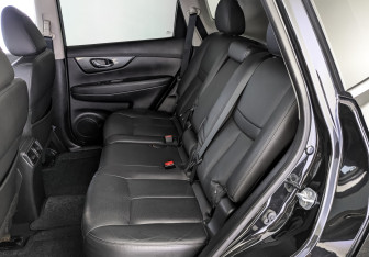 Подержанный автомобиль Nissan X-Trail 2017 года (18 фото)