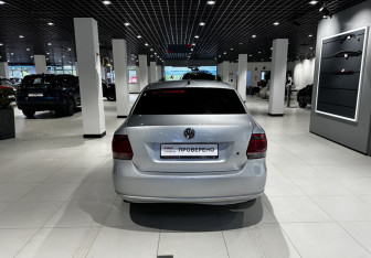 Подержанный автомобиль Volkswagen Polo Sedan 2012 года (3 фото)
