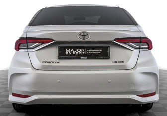Подержанный автомобиль Toyota Corolla Sedan 2022 года (6 фото)