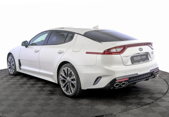 Подержанный автомобиль Kia Stinger 2018 года (7 фото)
