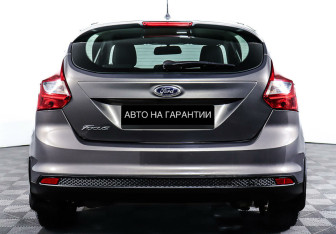 Подержанный автомобиль Ford Focus Hatchback 2013 года (6 фото)