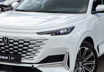 Подержанный автомобиль Changan UNI-K 2024 года (27 фото)