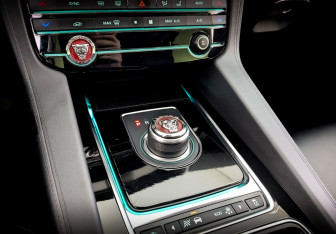 Подержанный автомобиль Jaguar F-Pace 2020 года (28 фото)