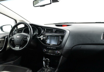 Подержанный автомобиль Kia Ceed Hatchback 2018 года (10 фото)