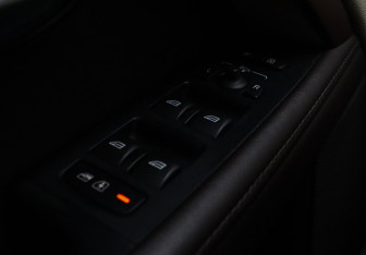 Подержанный автомобиль Volvo XC70 2014 года (15 фото)