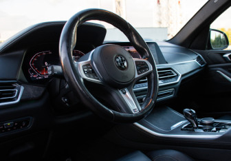 Подержанный автомобиль BMW X5 2019 года (9 фото)