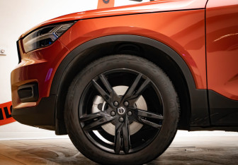 Подержанный автомобиль Volvo XC40 2019 года (31 фото)