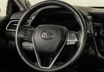 Подержанный автомобиль Toyota Camry Sedan 2023 года (14 фото)