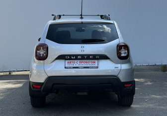 Подержанный автомобиль Renault Duster 2022 года (6 фото)