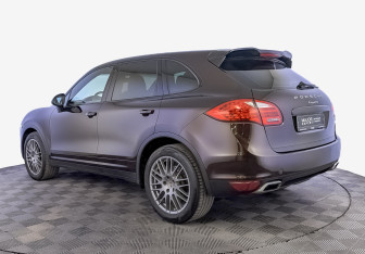 Подержанный автомобиль Porsche Cayenne 2014 года (7 фото)