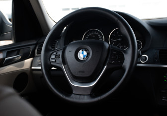 Подержанный автомобиль BMW X3 2010 года (15 фото)