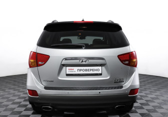 Подержанный автомобиль Hyundai ix55 2011 года (6 фото)