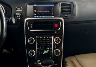 Подержанный автомобиль Volvo S60 2010 года (11 фото)