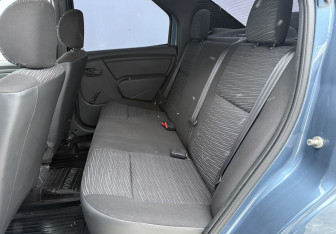 Подержанный автомобиль Renault Logan Sedan 2011 года (11 фото)