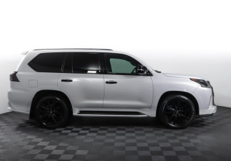 Подержанный автомобиль Lexus LX 2018 года (4 фото)