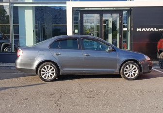 Подержанный автомобиль Volkswagen Jetta Sedan 2009 года (4 фото)