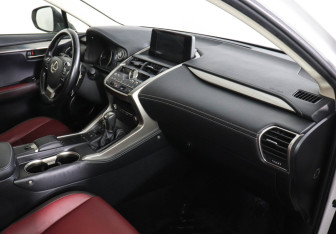 Подержанный автомобиль Lexus NX 2018 года (10 фото)