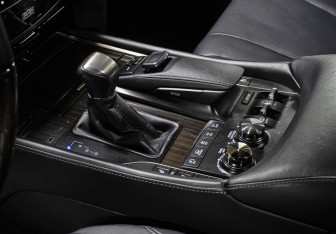 Подержанный автомобиль Lexus LX 2017 года (18 фото)