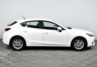 Подержанный автомобиль Mazda 3 Hatchback 2016 года (4 фото)