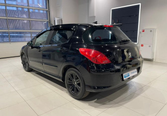 Подержанный автомобиль Peugeot 308 Hatchback 2008 года (6 фото)
