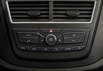 Подержанный автомобиль FAW Besturn X40 2021 года (17 фото)