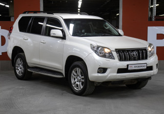 Подержанный автомобиль Toyota Land Cruiser Prado 2010 года (3 фото)