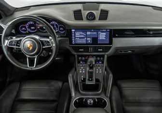 Подержанный автомобиль Porsche Cayenne 2018 года (13 фото)