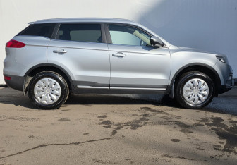 Подержанный автомобиль Geely Atlas 2021 года (4 фото)