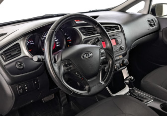 Подержанный автомобиль Kia Ceed Hatchback 2017 года (15 фото)