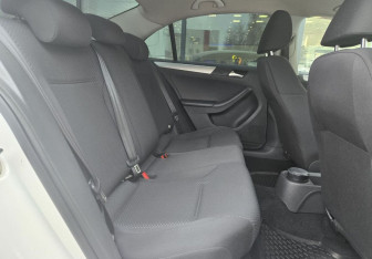 Подержанный автомобиль Volkswagen Jetta Sedan 2013 года (11 фото)