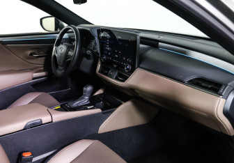 Подержанный автомобиль Lexus ES 2025 года (11 фото)