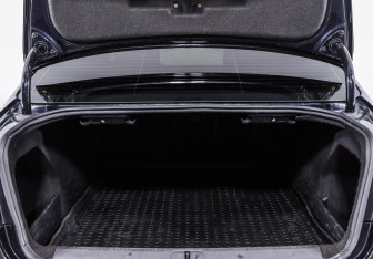 Подержанный автомобиль Volkswagen Passat Sedan 2011 года (12 фото)