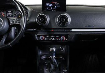 Подержанный автомобиль Audi A3 Sedan 2016 года (13 фото)