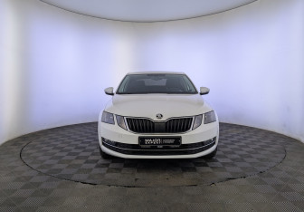 Подержанный автомобиль Skoda Octavia Liftback 2019 года (2 фото)