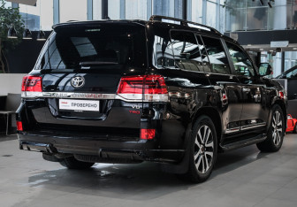 Подержанный автомобиль Toyota Land Cruiser Suv 2019 года (4 фото)