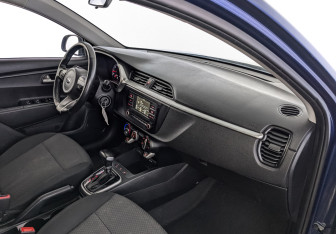 Подержанный автомобиль Kia Rio Hatchback 2021 года (12 фото)